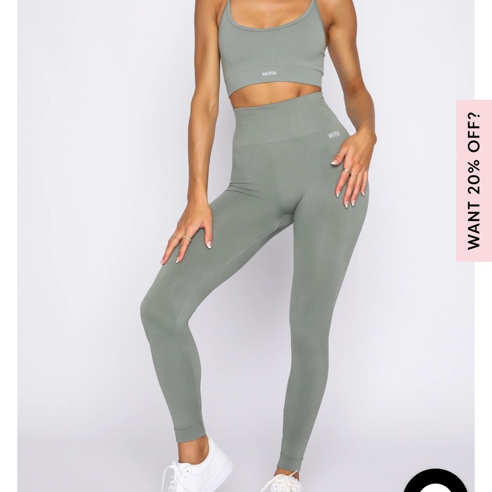 Green Seamless Workout Leggings !